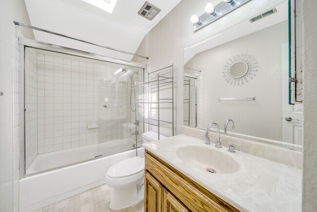 Building Photo - 35216 Wycombe Pl