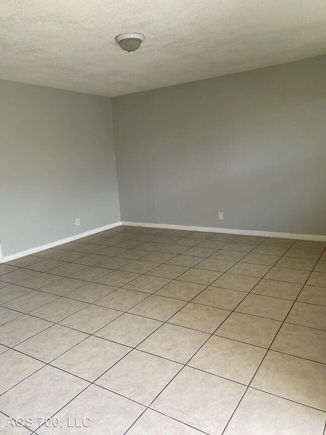 Building Photo - 2 br, 1 bath Apartment - 700 SW 16th Ave