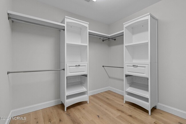 Building Photo - 204 Sandy Springs Rd