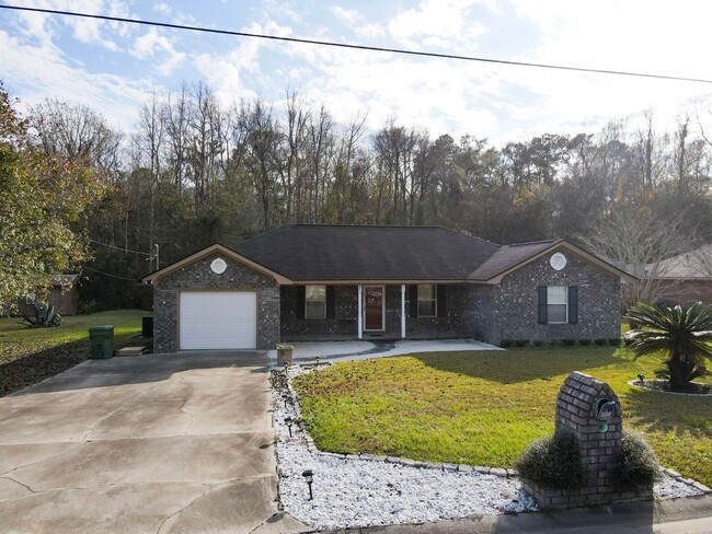 Building Photo - AVAILABLE JUNE [NO PETS PERMITTED]