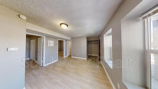 Building Photo - 714 E 3rd St