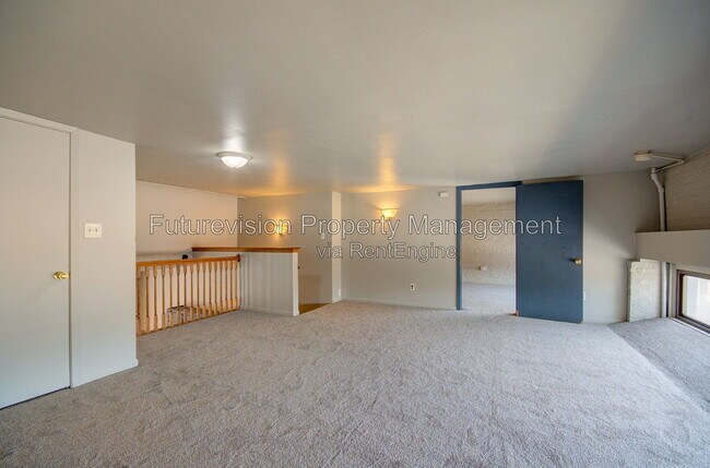 Building Photo - 527 N Chicago St