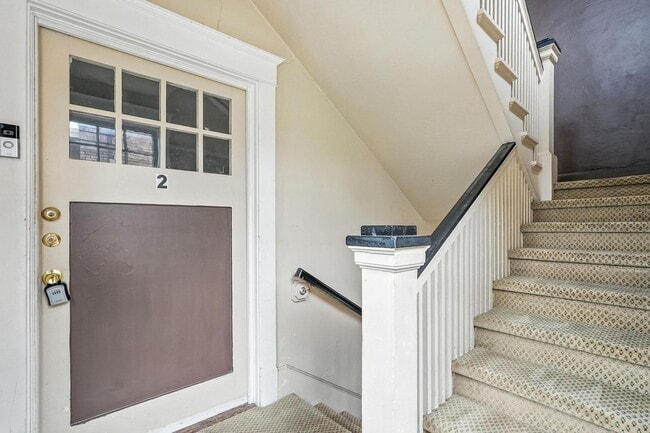 Building Photo - Beautiful 3-Bedroom Triplex in the Munger ...