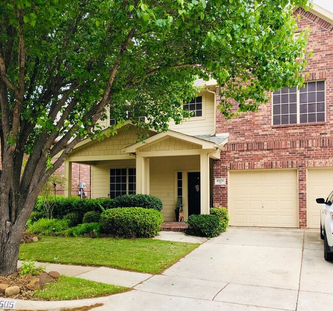 Primary Photo - 5 bedroom 2.5 bathroom in Pecan Creek