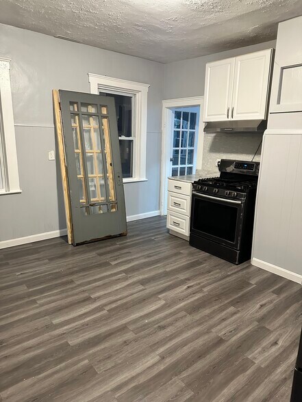 Building Photo - 16 Sabra St