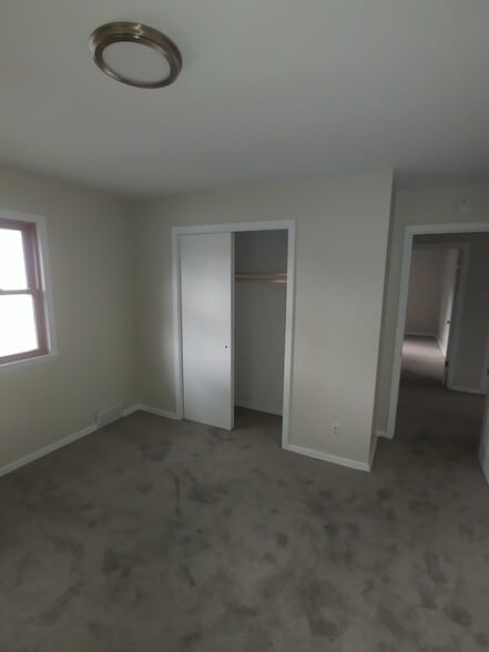 Building Photo - 1230 Hewitt Ave