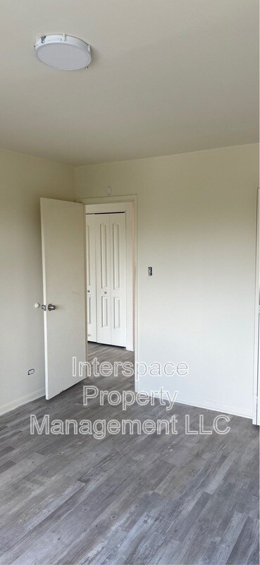Building Photo - 9937 S Cicero Ave