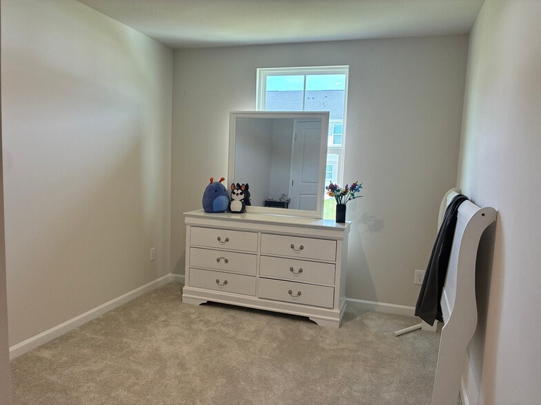 Building Photo - Room in Townhome on Tarik Ln