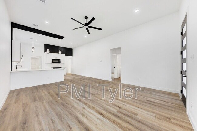 Building Photo - 1269 Bonham St