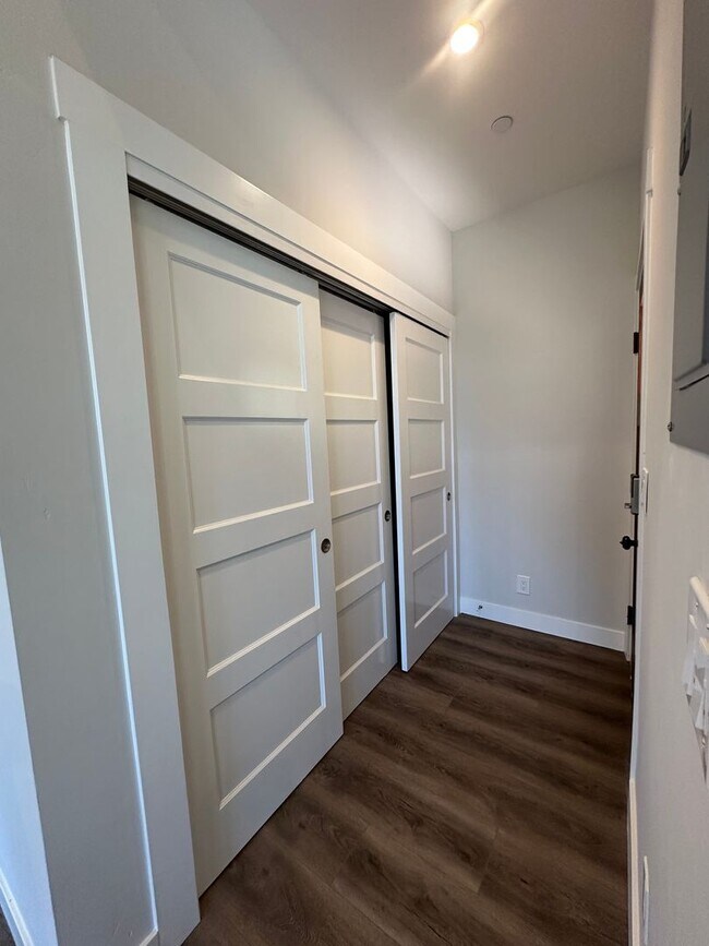 Building Photo - Modern 2-Bedroom Oasis with Expansive Deck...