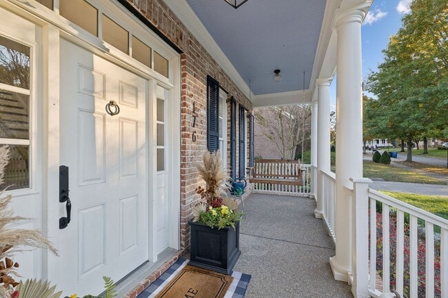 Building Photo - Luxury Executive Rental in Highlands of Ladd Park