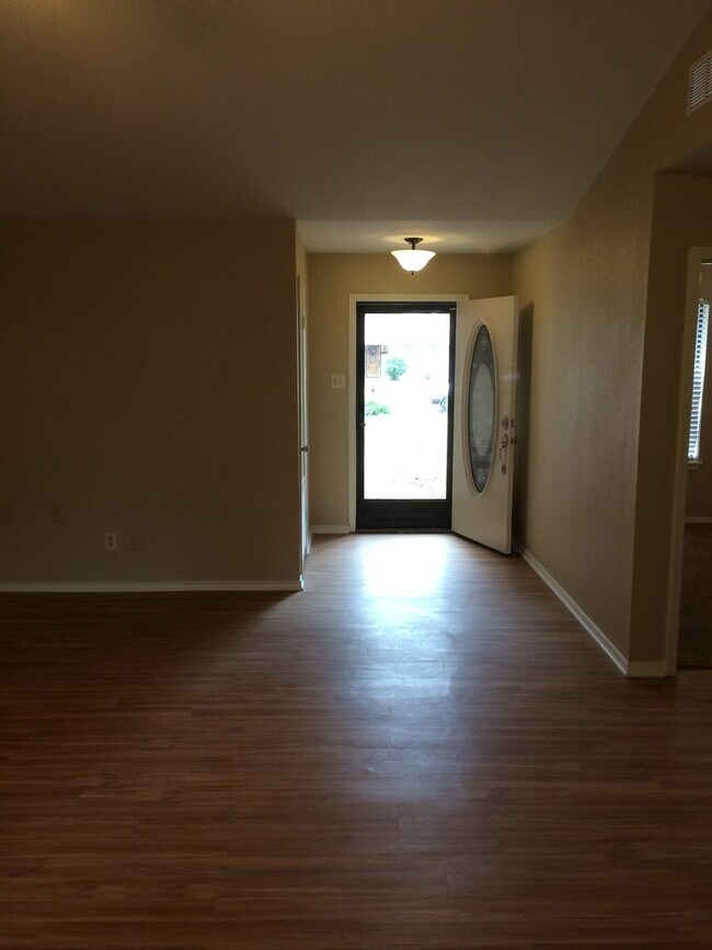 Building Photo - 10616 Debbie Ln