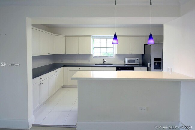 Building Photo - 8951 Harding Ave