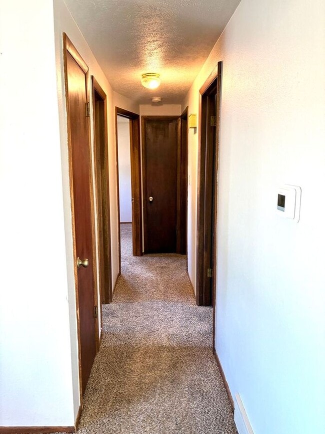 Building Photo - 3 Bedroom, 1 Bath Home with 1 car attached...