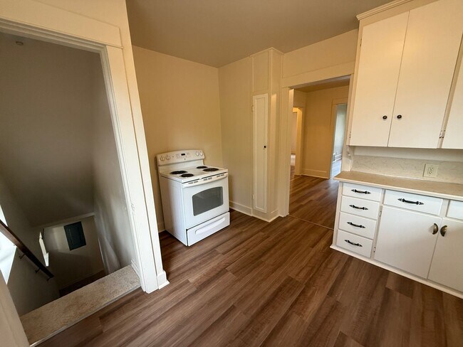 Building Photo - Lovely and Warm Home in Edmonds Available Now