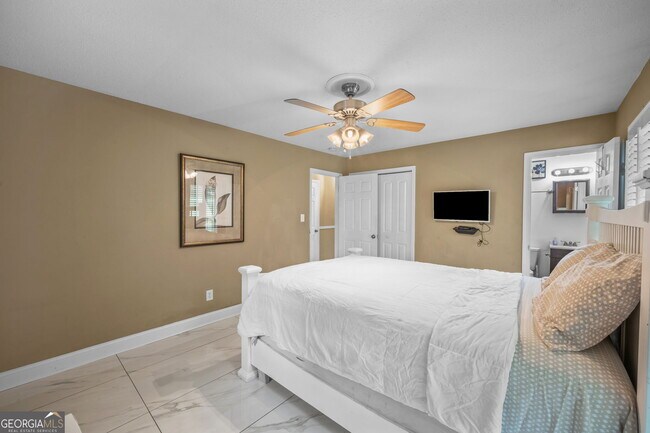 Building Photo - 4839 Lehigh Dr