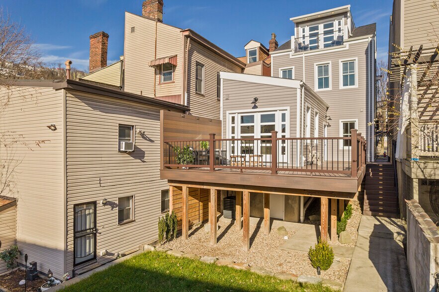 Building Photo - 1027 Vinial St
