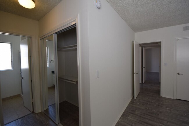 Building Photo - 5036