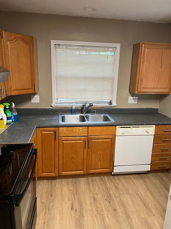 Building Photo - 3366 Willow Lane Dr