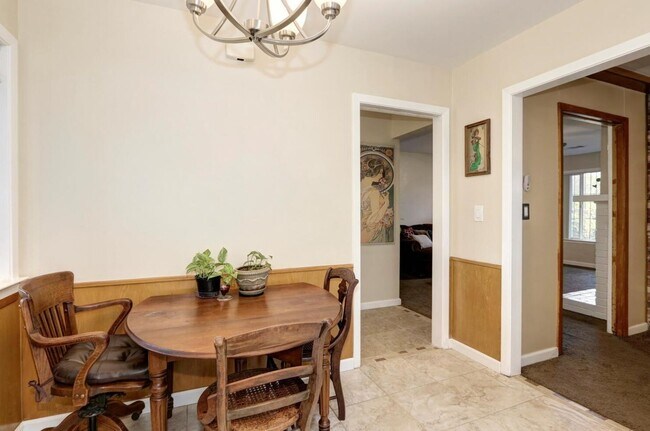 Building Photo - Beautiful Renovated 3/1 In Sacramento