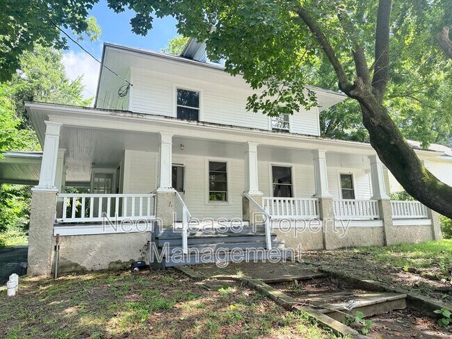 Primary Photo - 303 E 6th St