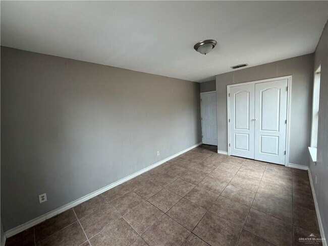 Building Photo - 12 E Schunior St