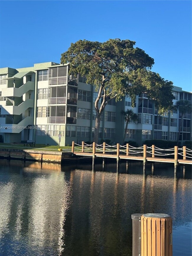 Building Photo - 2731 Taft St