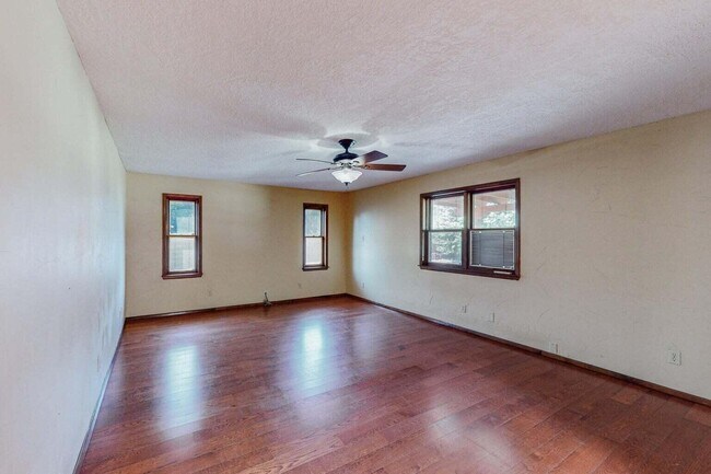 Building Photo - 501 Calle De