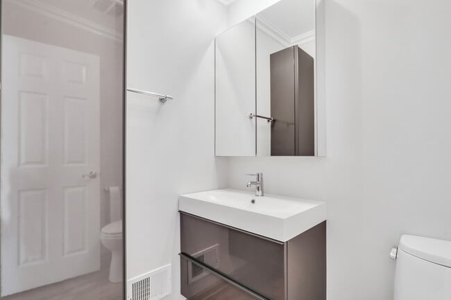 Building Photo - 1206 Lynn Terrace