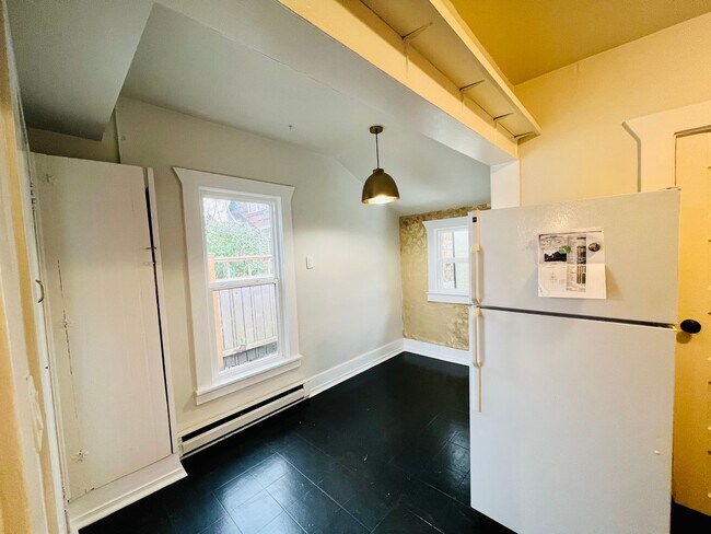 Building Photo - Phinney Ridge Cottage
