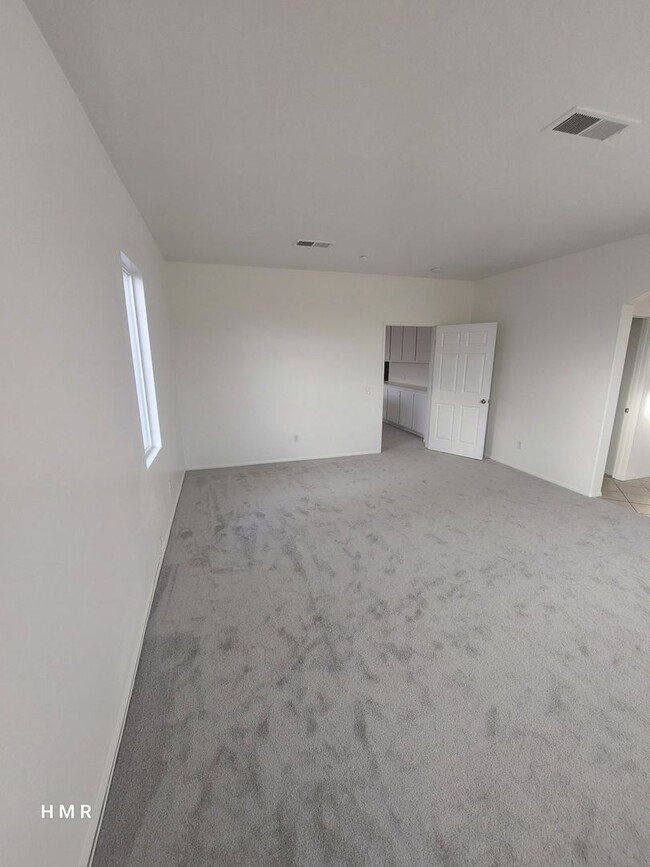 Building Photo - Stunning Two-Story Home with 4 Bedrooms an...