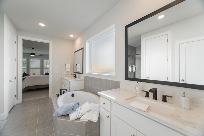 Building Photo - 71 Perennial Cyn Dr
