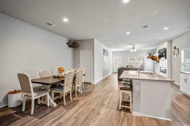 Building Photo - 210 Bellewood Mnr Dr