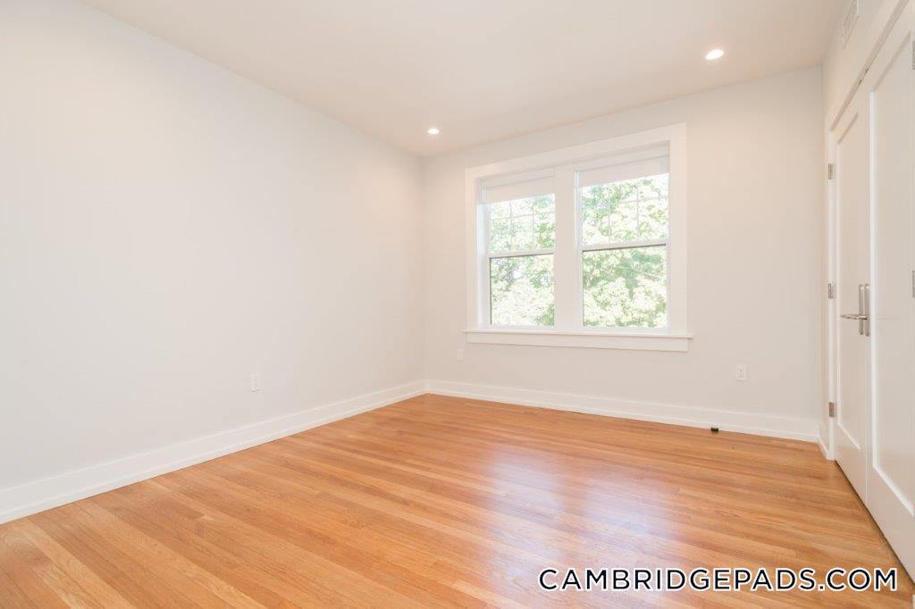 Building Photo - 19A Forest St