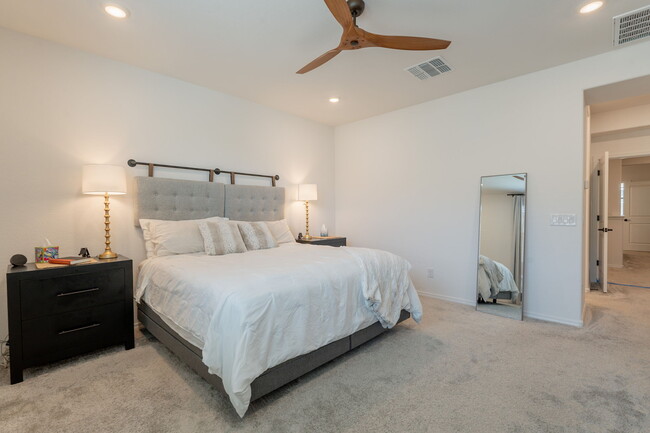 Building Photo - 2629 S Equestrian Dr