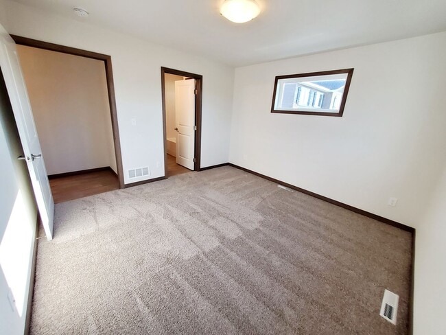 Building Photo - 4450 Cumberland Loop