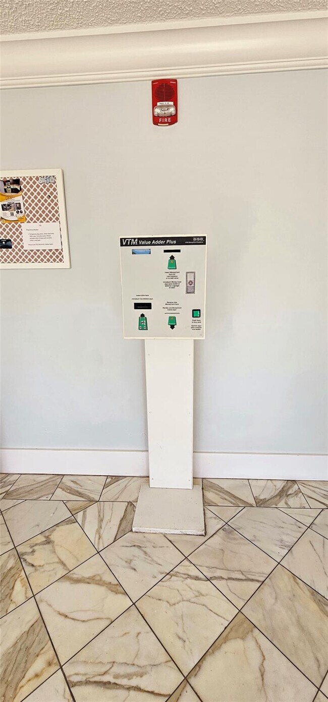 Building Photo - 2000 NE 135th St