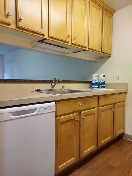 #103 Kitchen with breakfast bar - Pinehurst Apartments