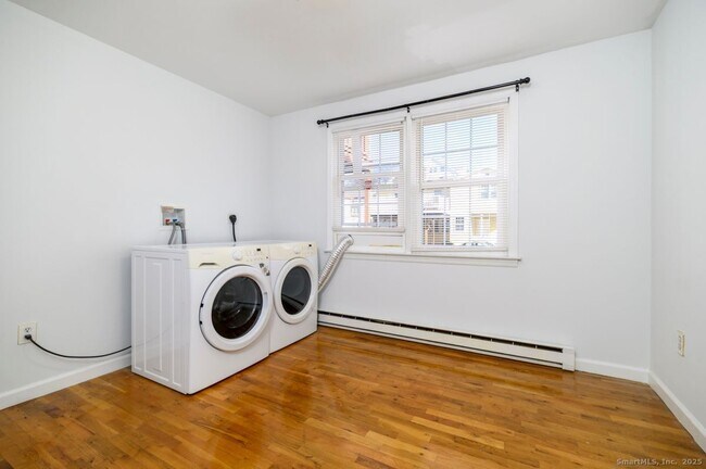 Building Photo - 200 Frederick St