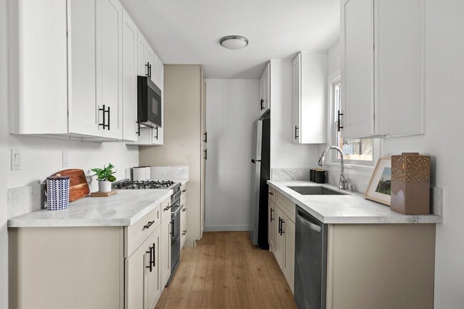 Building Photo - 1510 W 52nd St