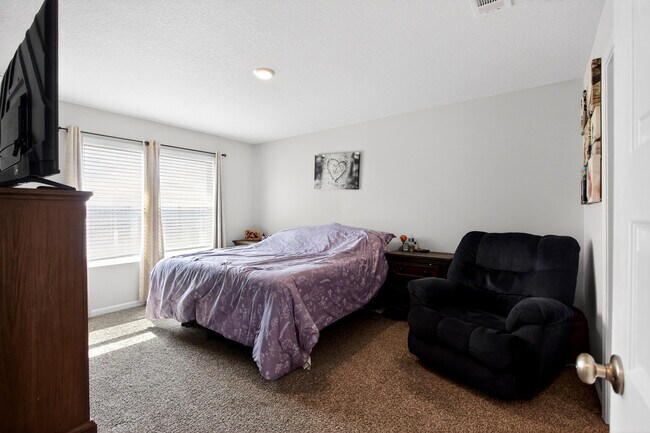 Building Photo - 727 Quintana St