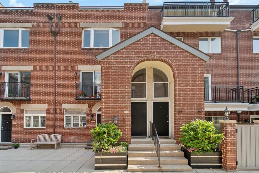 Building Photo - 212 S 24th St