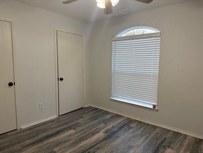 Building Photo - 224 Lake Texoma Dr