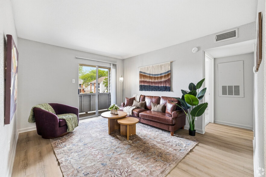 Building Photo - 1805 Aquarena Springs Dr