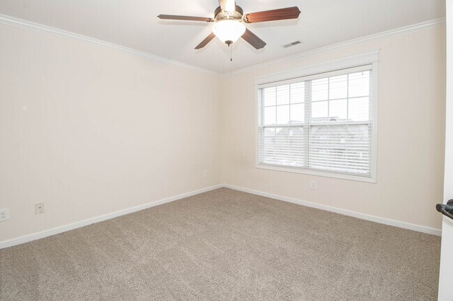 Building Photo - 1540 Edgewater Ln