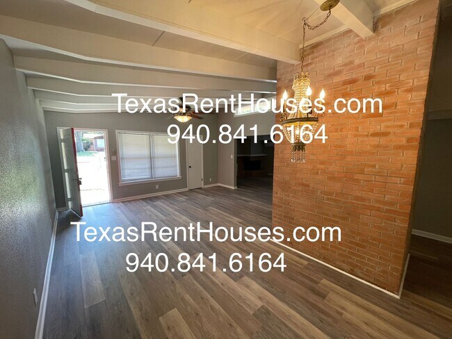 Building Photo - Newly Remodeled Home Across from Fain School