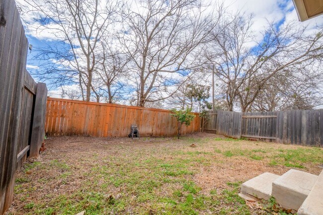Building Photo - 1124 La Conterra Blvd