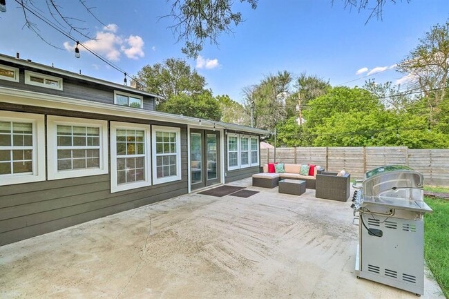 Building Photo - 411 Ramble Ln