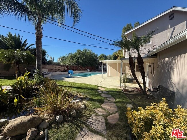 Building Photo - 8031 Melba Ave