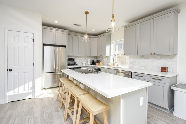 Building Photo - 5926 Brook Bend Dr
